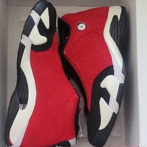 Jordans 14 Retro Red Size 13